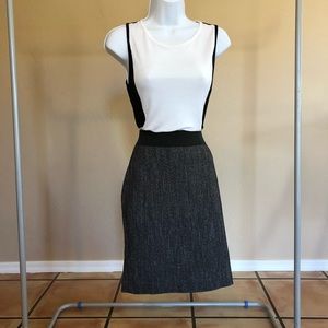 Express knee length skirt with slit